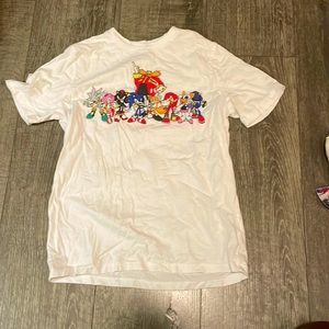 Boys Sonic shirt characters only on front Boys Large